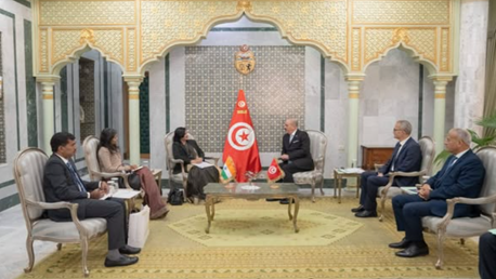 وزير الخارجية و  Neena Malhotra