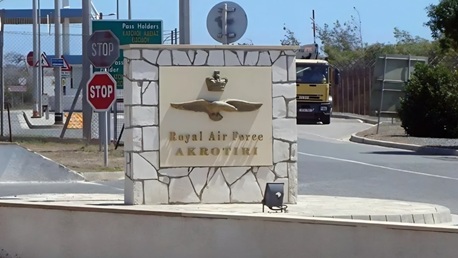 القاعدة  الجوية "أكروتيري" 